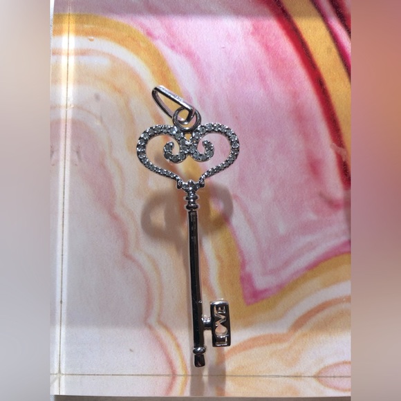 Silver Necklace LOVE Pendant - Picture 1 of 1